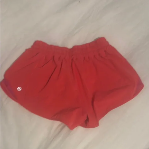 lululemon Hotty Hot Low-Rise Lined Short 2.5" - Picture 2 of 3
